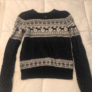 Medium Abercrombie and Fitch sweater